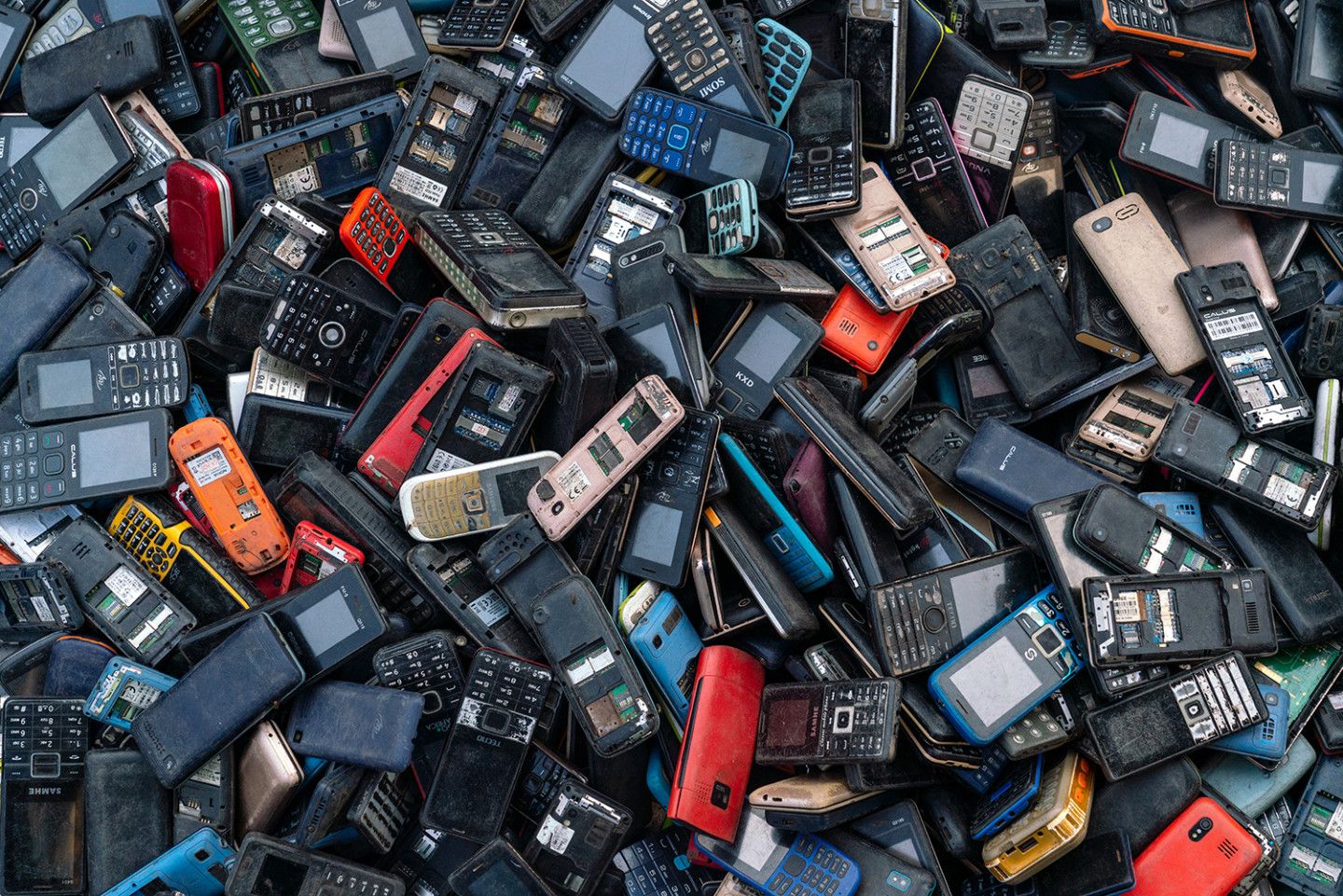 Old Fadama, Accra, Ghana, February 7, 2023. Locally collected end-of-life mobile phones sold for parts and recycling. © Muntaka Chasant for Fondation Carmignac
